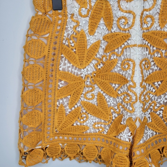 Tory Burch Yellow Crochet Lace Women Shorts Size 4 - Picture 2 of 9